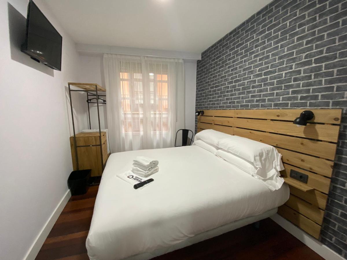 Casual Mardones Hotel บิลเบา ภายนอก รูปภาพ A room at the hotel