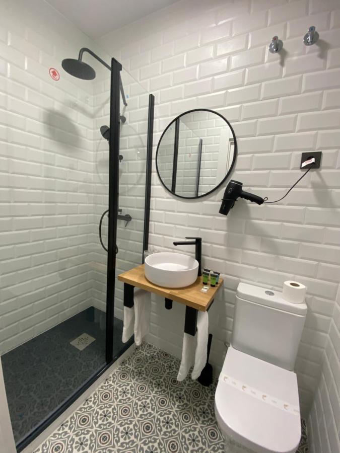 Casual Mardones Hotel บิลเบา ภายนอก รูปภาพ Bathroom in a hotel