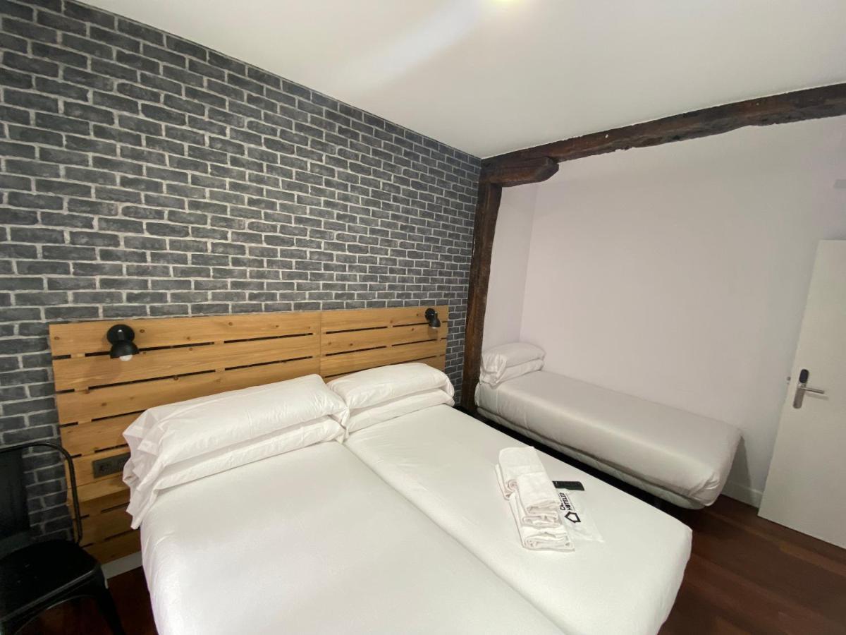 Casual Mardones Hotel บิลเบา ภายนอก รูปภาพ A room at the hotel