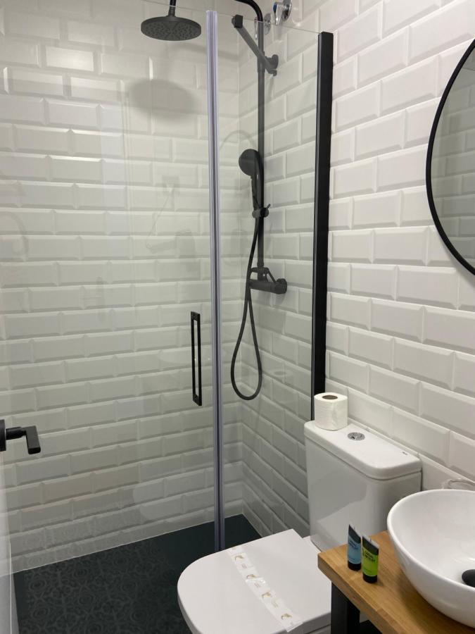 Casual Mardones Hotel บิลเบา ภายนอก รูปภาพ A shower enclosure