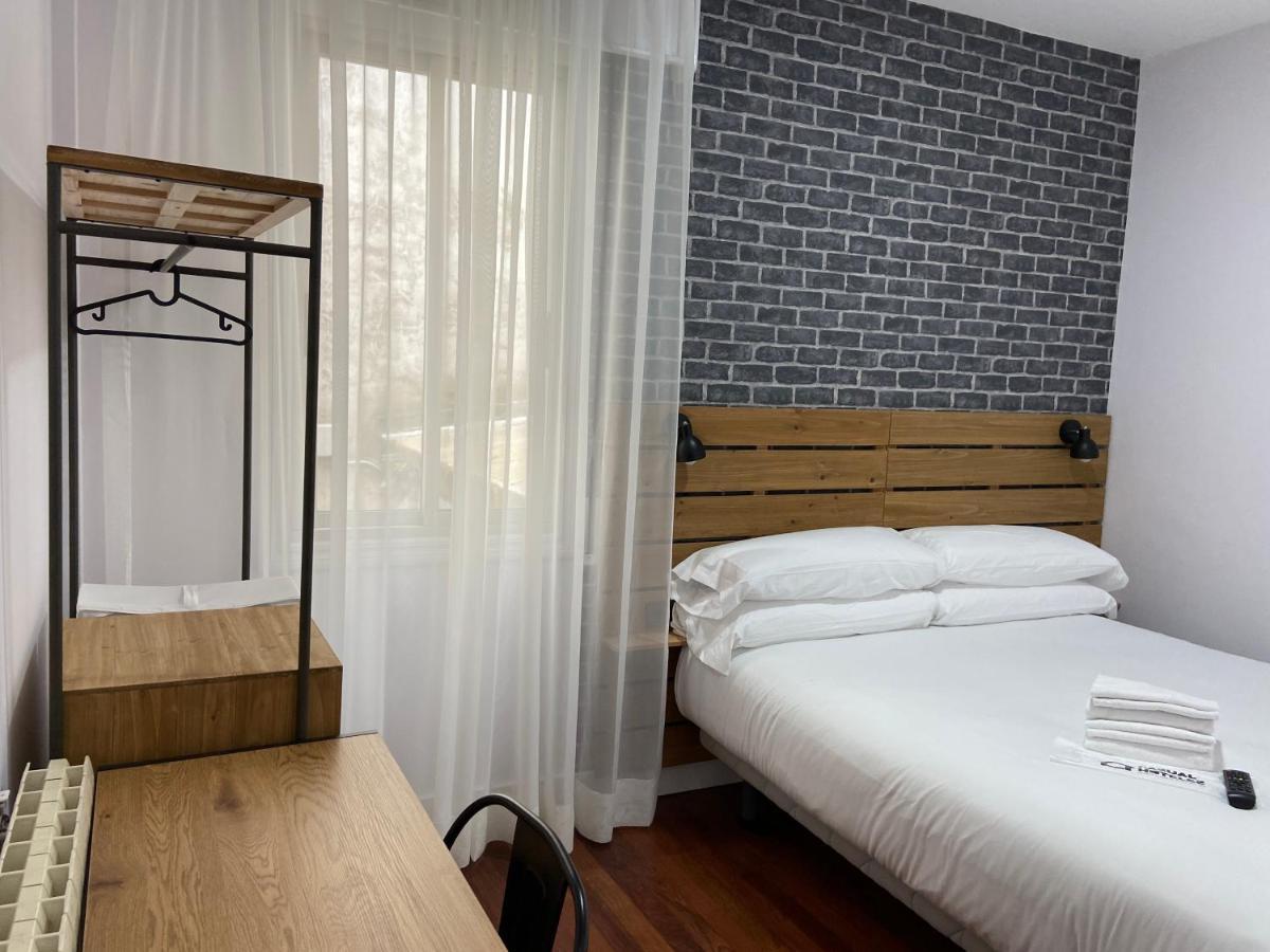 Casual Mardones Hotel บิลเบา ภายนอก รูปภาพ A room at the hotel