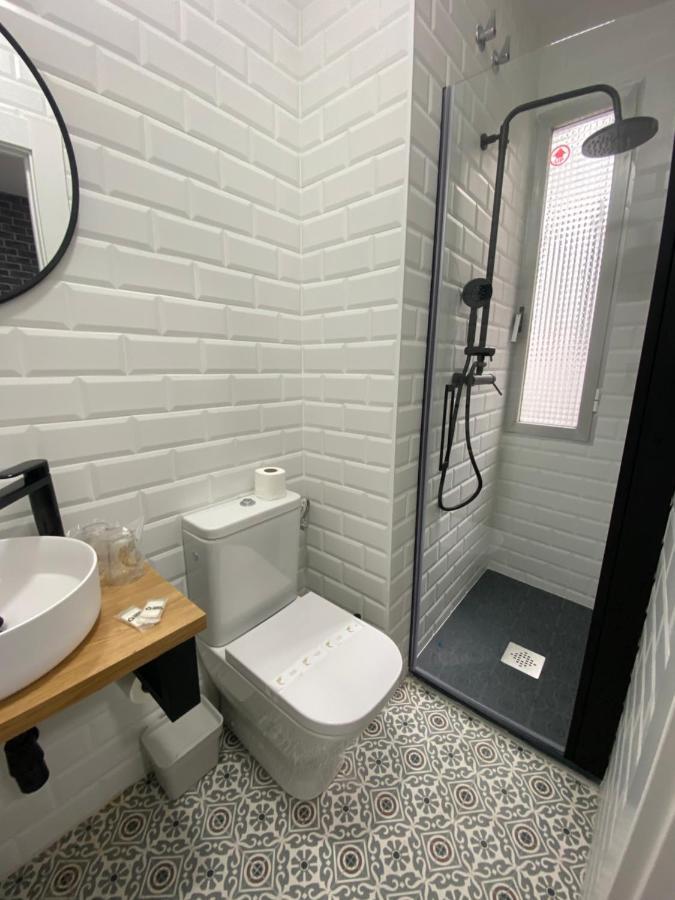 Casual Mardones Hotel บิลเบา ภายนอก รูปภาพ Bathroom with shower