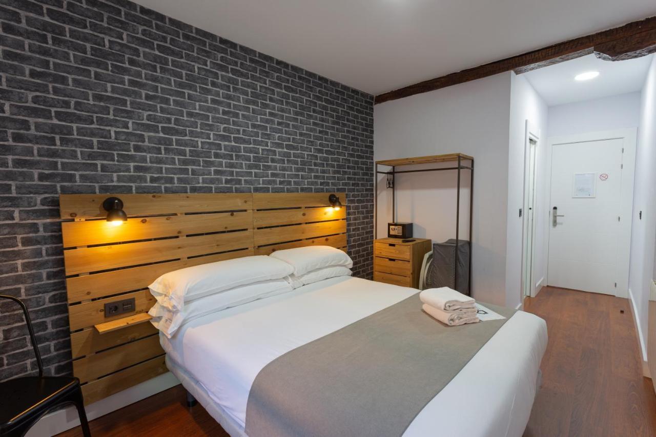 Casual Mardones Hotel บิลเบา ภายนอก รูปภาพ A room at the hotel