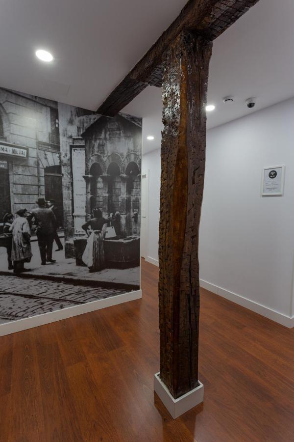 Casual Mardones Hotel บิลเบา ภายนอก รูปภาพ The original pole at the entrance of the museum