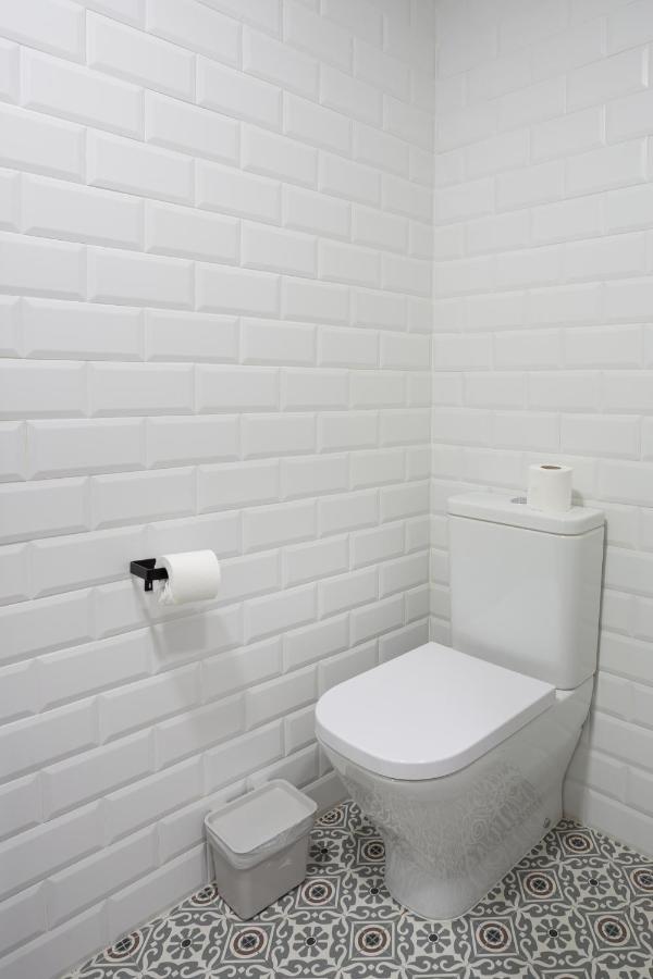 Casual Mardones Hotel บิลเบา ภายนอก รูปภาพ Metro white