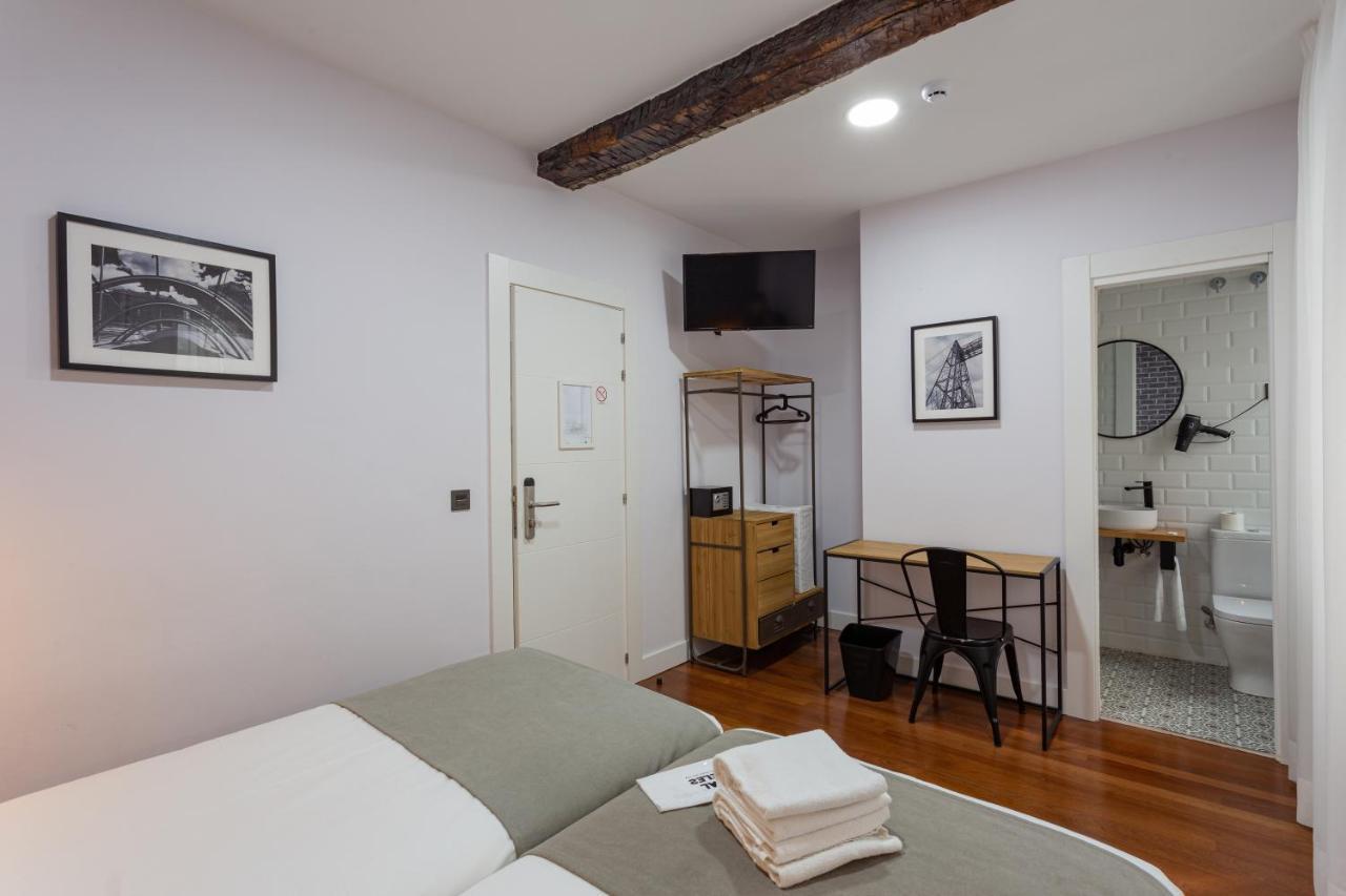 Casual Mardones Hotel บิลเบา ภายนอก รูปภาพ A room at the hotel