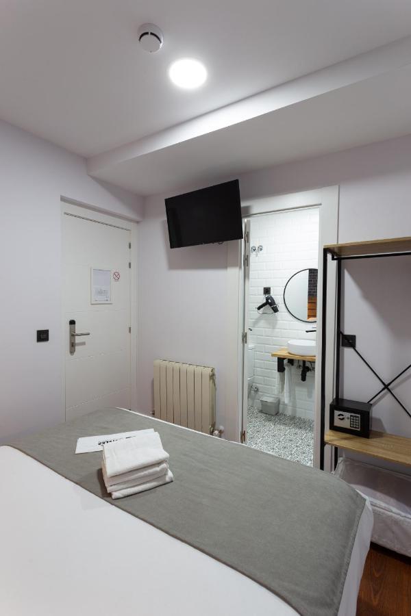 Casual Mardones Hotel บิลเบา ภายนอก รูปภาพ A room at the hotel