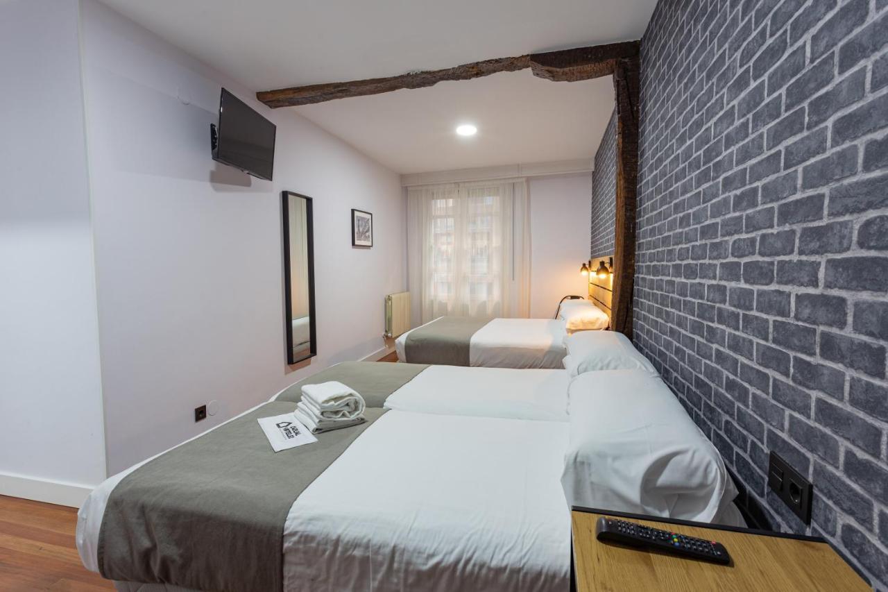 Casual Mardones Hotel บิลเบา ภายนอก รูปภาพ A room at the hotel